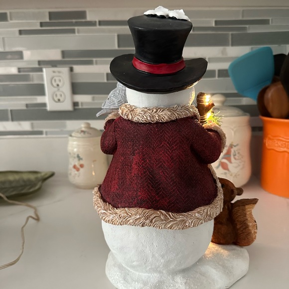 Lighted Snowman Plays Christmas Music with squirrel and owl 12” x 8” NWT - Picture 3 of 6